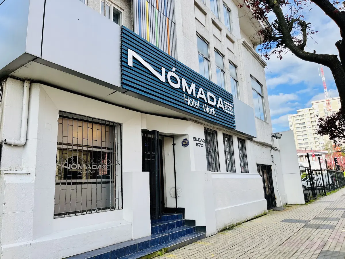 Nomada 870 - Hotel Work