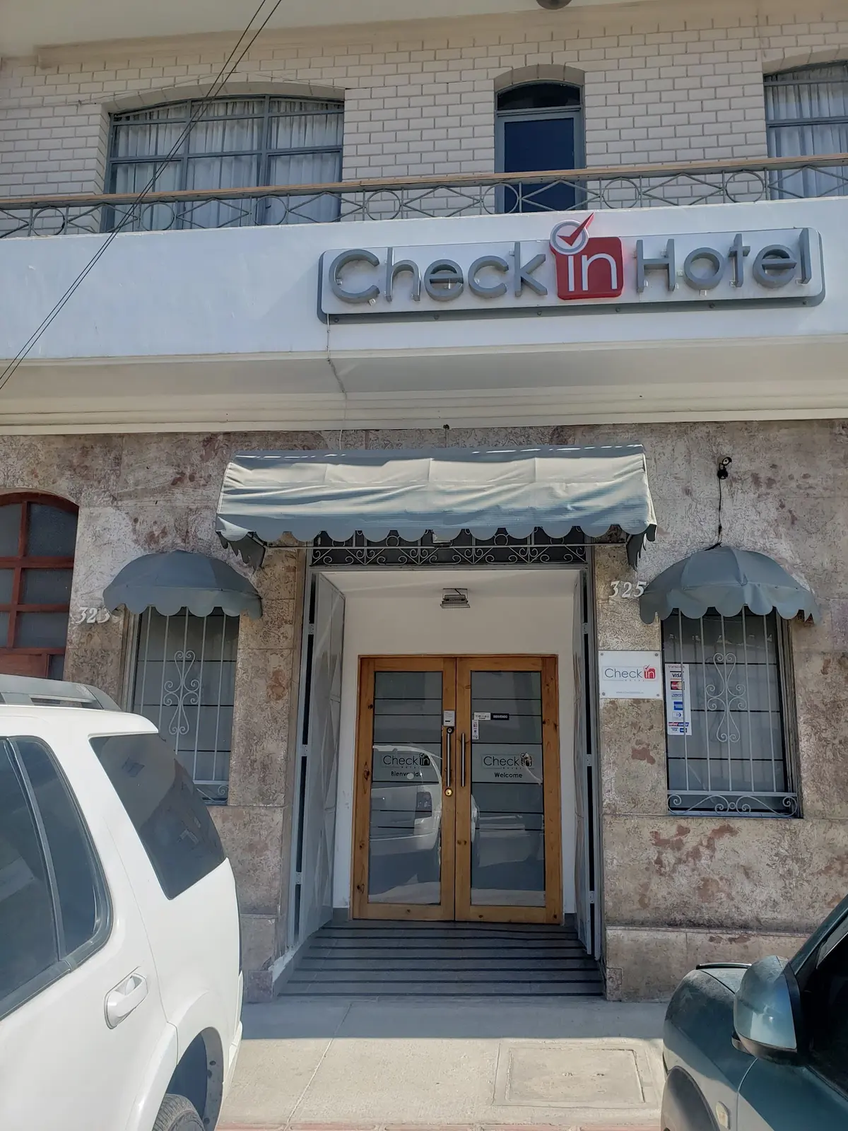 Check In Hotel