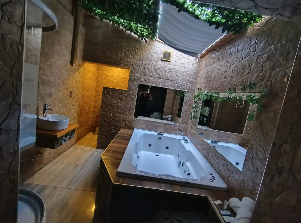 LA MERCED hotel temático suites